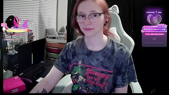 Snapshot of LilyFoxxx chatting on February 28, 4:21 am LilyFoxxx online show from February 28, 4:21 am