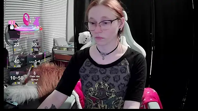 Snapshot of LilyFoxxx chatting on March 5, 4:24 am LilyFoxxx online show from March 5, 4:24 am