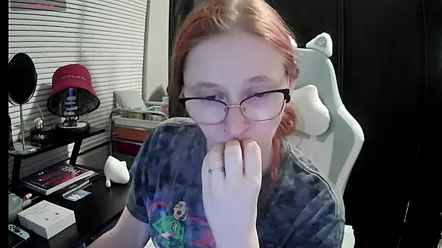 Snapshot of LilyFoxxx chatting on March 10, 3:23 am LilyFoxxx online show from March 10, 3:23 am