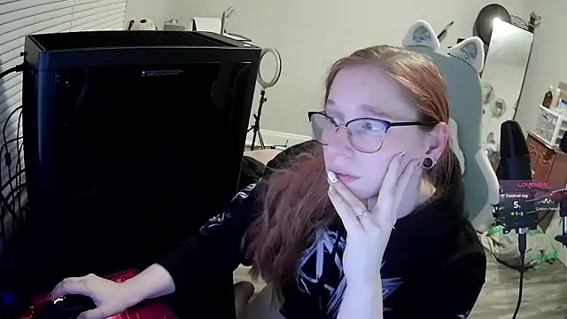 Snapshot of LilyFoxxx chatting on October 17, 3:10 am LilyFoxxx online show from October 17, 3:10 am