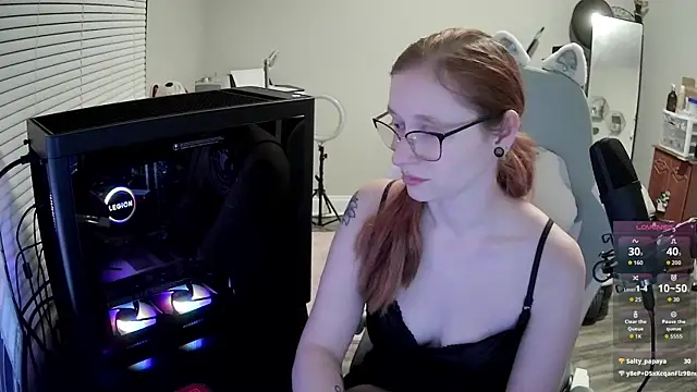 Snapshot of LilyFoxxx chatting on October 20, 3:18 am LilyFoxxx online show from October 20, 3:18 am