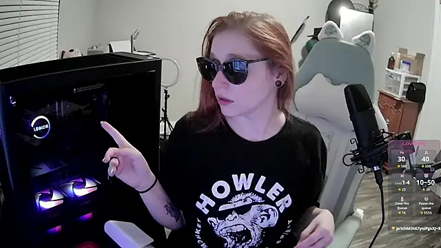 Snapshot of LilyFoxxx chatting on October 22, 3:18 am LilyFoxxx online show from October 22, 3:18 am