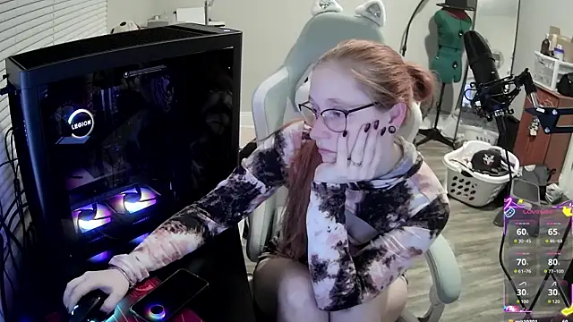 Snapshot of LilyFoxxx chatting on November 8, 4:56 am LilyFoxxx online show from November 8, 4:56 am