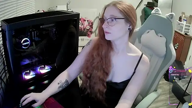 Snapshot of LilyFoxxx chatting on November 21, 4:22 am LilyFoxxx online show from November 21, 4:22 am