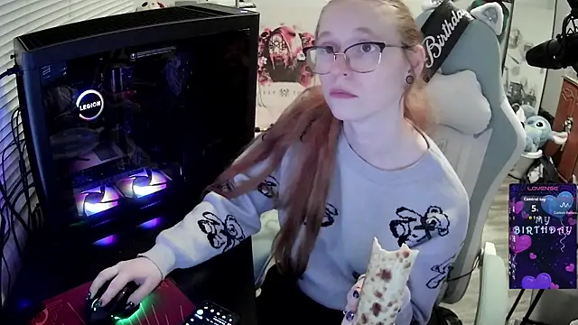 Snapshot of LilyFoxxx chatting on November 24, 4:23 am LilyFoxxx online show from November 24, 4:23 am