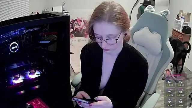 Snapshot of LilyFoxxx chatting on December 14, 6:19 am LilyFoxxx online show from December 14, 6:19 am