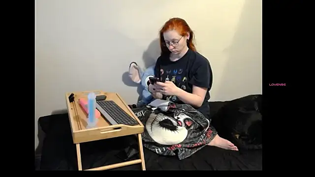 LilyFoxxx online show from April 8, 5:40 am