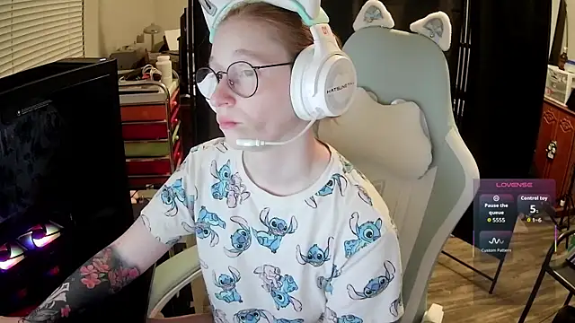 LilyFoxxx online show from July 12, 5:09 am