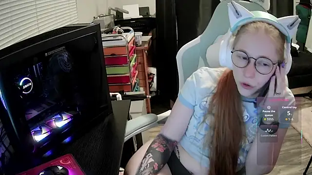 LilyFoxxx online show from July 22, 5:10 am
