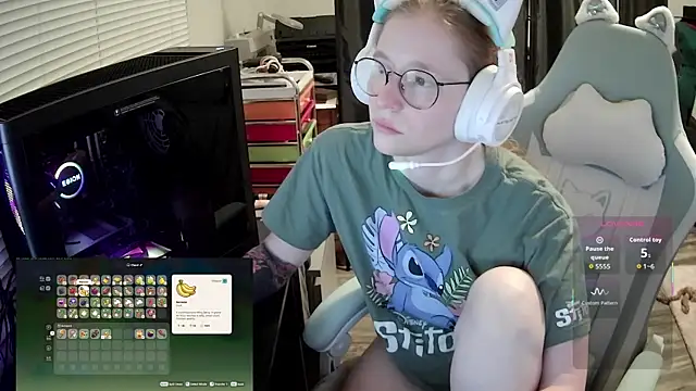 LilyFoxxx online show from July 29, 5:05 am