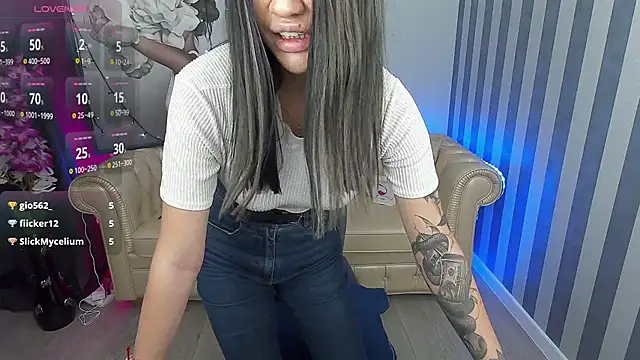 Snapshot of Tiffany_lab chatting on December 6, 9:32 am Tiffany lab online show from December 6, 9:32 am