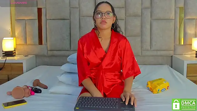 Snapshot of valtira_nova chatting on May 7, 7:41 pm valtira nova online show from May 7, 7:41 pm