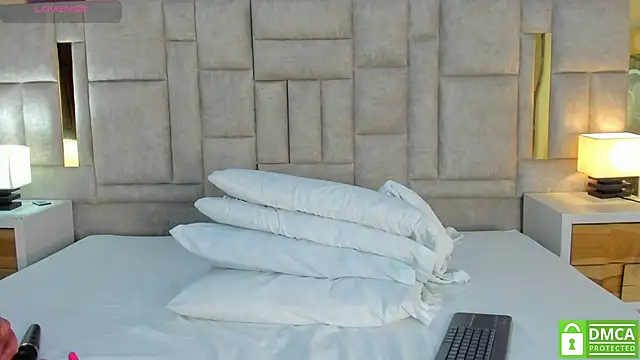 Snapshot of valtira_nova chatting on June 14, 7:49 pm valtira nova online show from June 14, 7:49 pm