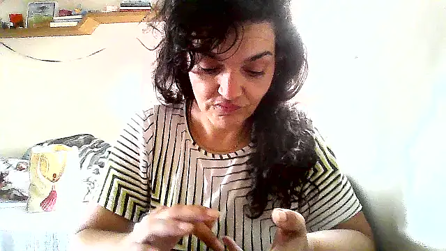 Snapshot of escritorasafada chatting on February 21, 12:28 pm escritorasafada online show from February 21, 12:28 pm