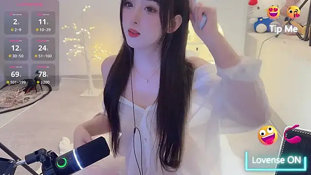 Unique-yiyi online show from February 15, 4:23 pm