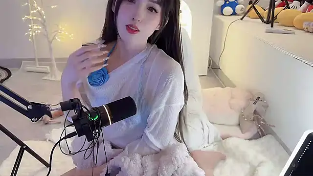 Unique-yiyi online show from February 20, 4:25 pm