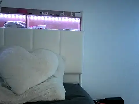 nicole77745 online show from March 5, 10:44 am