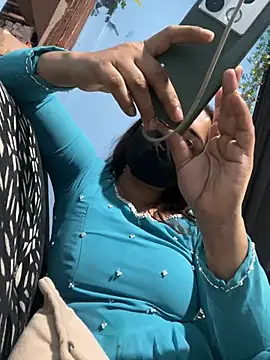 Black Glow online show from February 9, 10:09 am