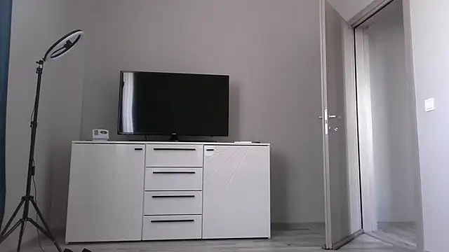 Snapshot of Antonia_1313 chatting on January 18, 8:10 am Antonia 1313 online show from January 18, 8:10 am