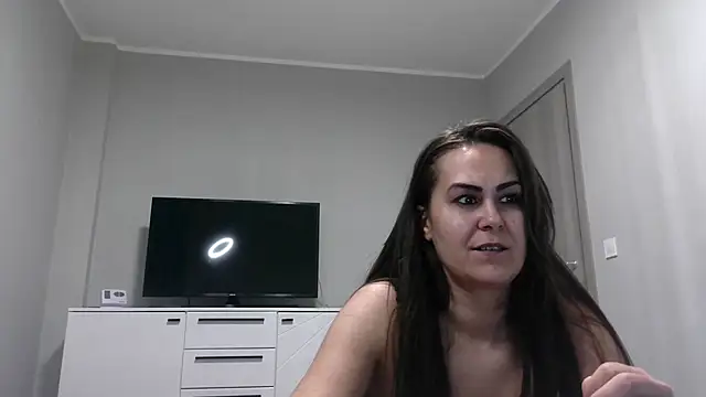 Snapshot of Antonia_1313 chatting on January 31, 5:32 pm Antonia 1313 online show from January 31, 5:32 pm