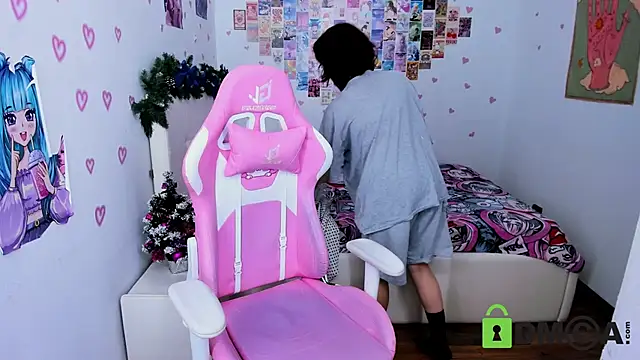 ElizaNik  online show from December 23, 3:40 am