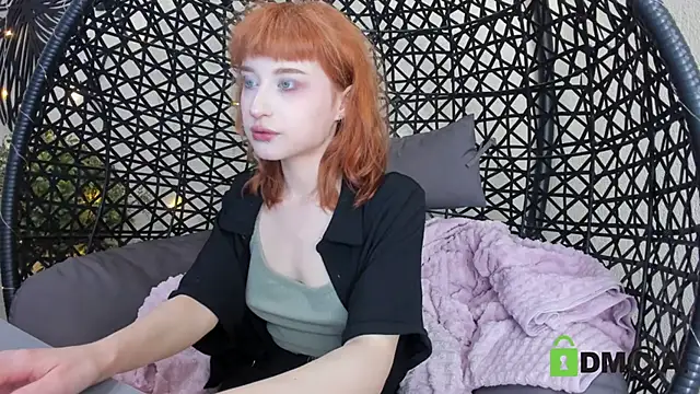 ElizaNik  online show from December 4, 6:12 am