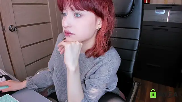 Snapshot of ElizaNik_ chatting on May 16, 12:40 am ElizaNik online show from May 16, 12:40 am