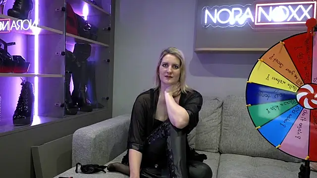 NoraNoxx online show from June 21, 9:50 pm
