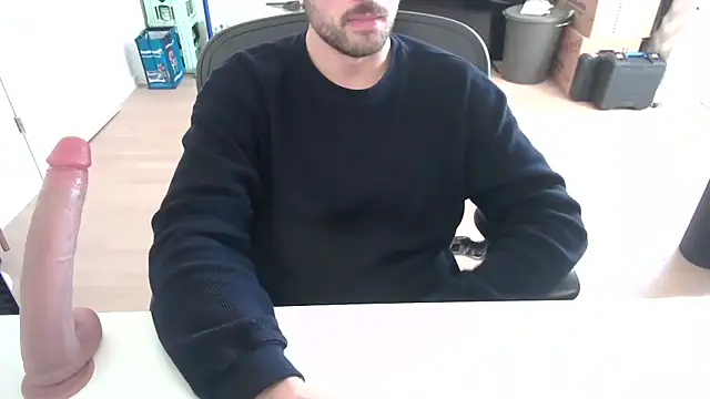 taallguyy 196 online show from December 4, 1:09 pm