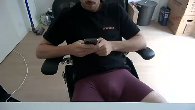 taallguyy 196 online show from June 10, 3:44 pm