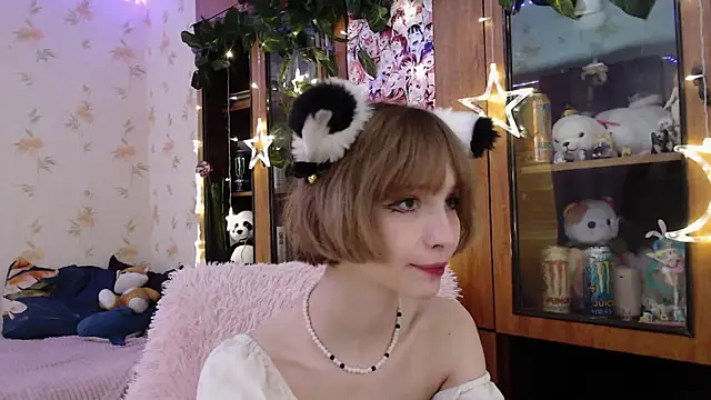 cloudgirrl online show from March 2, 1:15 am