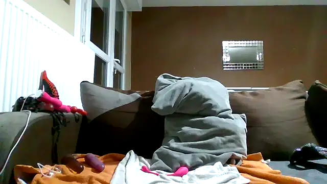 Snapshot of liloucamchaudee chatting on May 8, 8:47 pm liloucamchaudee online show from May 8, 8:47 pm