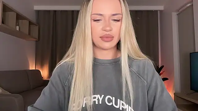 Snapshot of Julia_RL chatting on October 13, 7:47 pm Julia RL online show from October 13, 7:47 pm