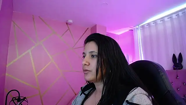 frreeya online show from January 22, 10:37 pm