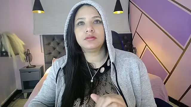 frreeya online show from January 28, 8:25 am