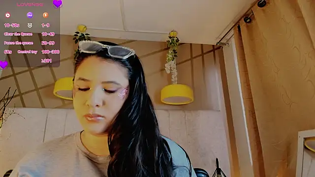 frreeya online show from March 12, 2:12 pm