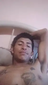 Snapshot of carloshot31 chatting on May 12, 7:05 am carloshot31 online show from May 12, 7:05 am