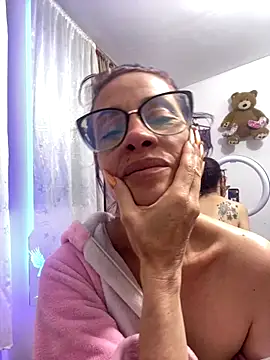 Snapshot of Goddess-Love- chatting on September 24, 9:23 am Goddess-Love- online show from September 24, 9:23 am