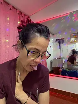 Snapshot of Goddess-Love- chatting on December 4, 9:18 am Goddess-Love- online show from December 4, 9:18 am