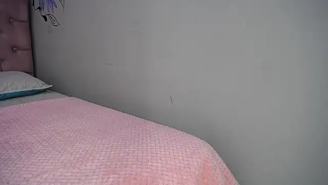 Snapshot of ILENAHEY chatting on March 16, 5:50 pm ILENAHEY online show from March 16, 5:50 pm