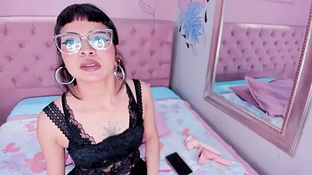 Snapshot of ILENAHEY chatting on November 21, 9:46 pm ILENAHEY online show from November 21, 9:46 pm