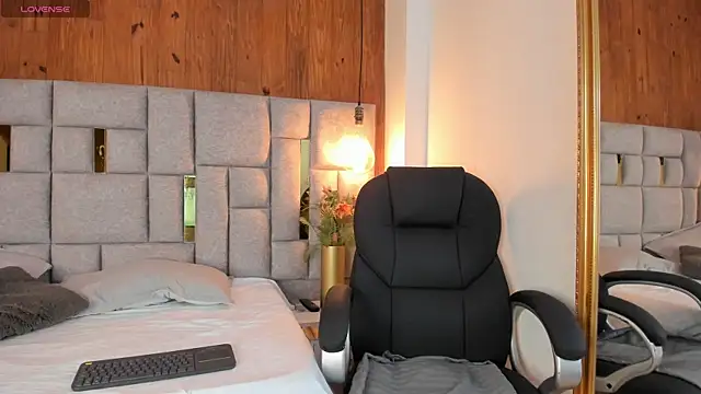 Snapshot of Saori_newman chatting on September 12, 11:54 am Saori newman online show from September 12, 11:54 am