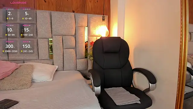 Snapshot of Saori_newman chatting on October 10, 11:42 am Saori newman online show from October 10, 11:42 am