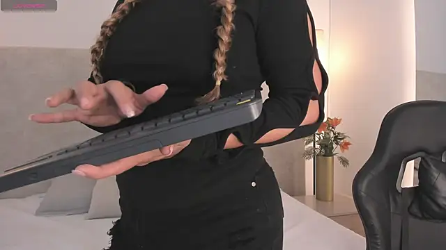 Snapshot of Saori_newman chatting on November 8, 11:54 am Saori newman online show from November 8, 11:54 am