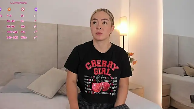 Snapshot of Saori_newman chatting on November 11, 12:05 pm Saori newman online show from November 11, 12:05 pm