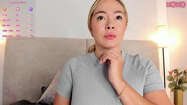 Snapshot of Saori_newman chatting on November 18, 11:58 am Saori newman online show from November 18, 11:58 am