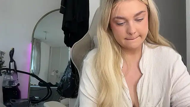 blairbella online show from January 19, 11:03 am