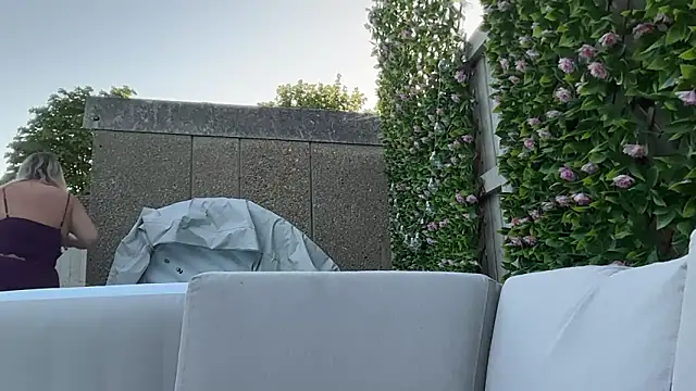 Snapshot of blairbella chatting on May 25, 6:58 pm blairbella online show from May 25, 6:58 pm