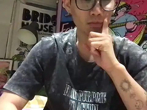 Snapshot of zheng90335 chatting on November 16, 1:49 pm zheng90335 online show from November 16, 1:49 pm