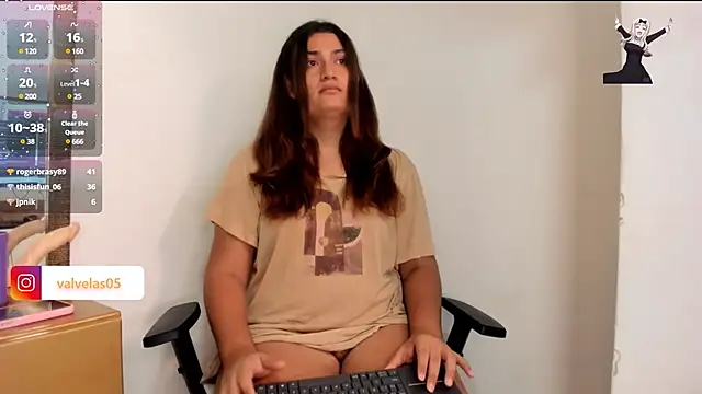 Snapshot of Valery_Maravilla_ chatting on December 8, 10:47 pm Valery Maravilla online show from December 8, 10:47 pm